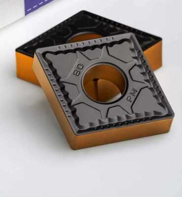 CNMG 160412 PM স্থিতিশীল চিপ নিয়ন্ত্রণের জন্য 80 ° ডায়মন্ডের আকৃতি এবং নেতিবাচক রেক জ্যামিতি সহ কার্বাইড সন্নিবেশ